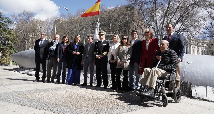 Almeida Anima A Visitar El Submarino De Isaac Peral En Madrid Y