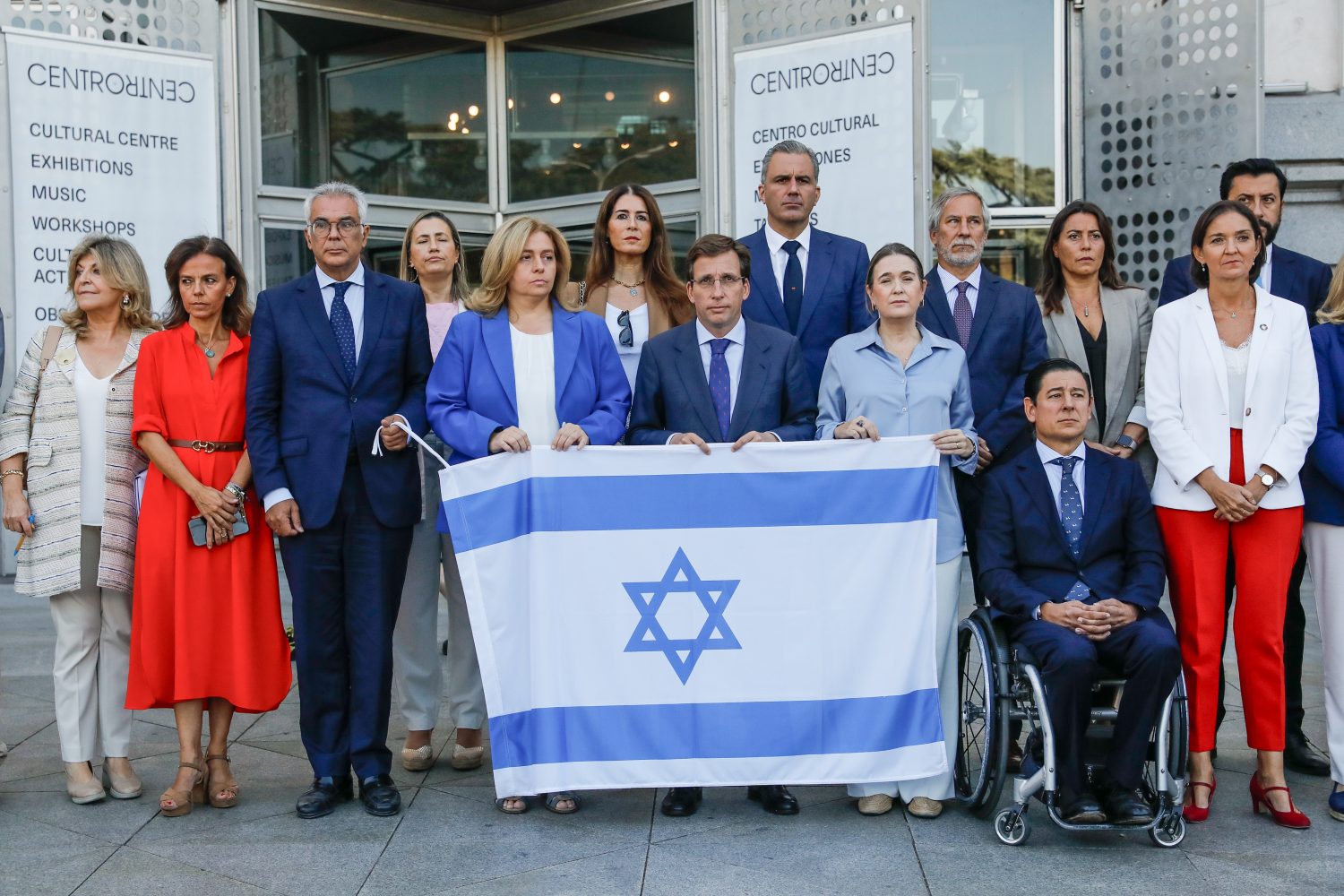 El Ayuntamiento De Madrid Guarda Un Minuto De Silencio En Memoria De