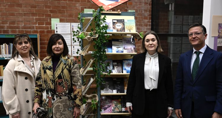 Cientos De Libros Son Liberados En El Parque De La Vaguada Con Motivo