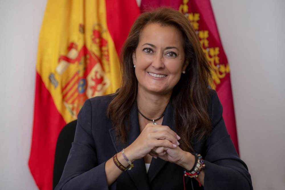 Lola Navarro, la nueva concejala presidenta de Arganzuela, en su despacho