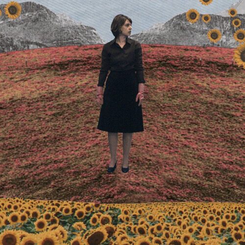 Mujer en una recreación de un campo de girasoles. Fotograma de la peli Mamífera