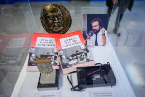 Libros, objetos personales y fotografía de Ángel del Río