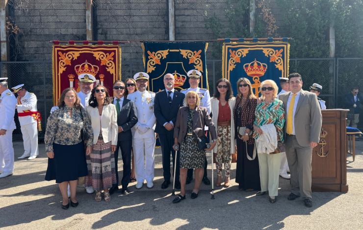 Imagen de la jura de bandera en Madrid Río con profesionales de la Armada y personal civil
