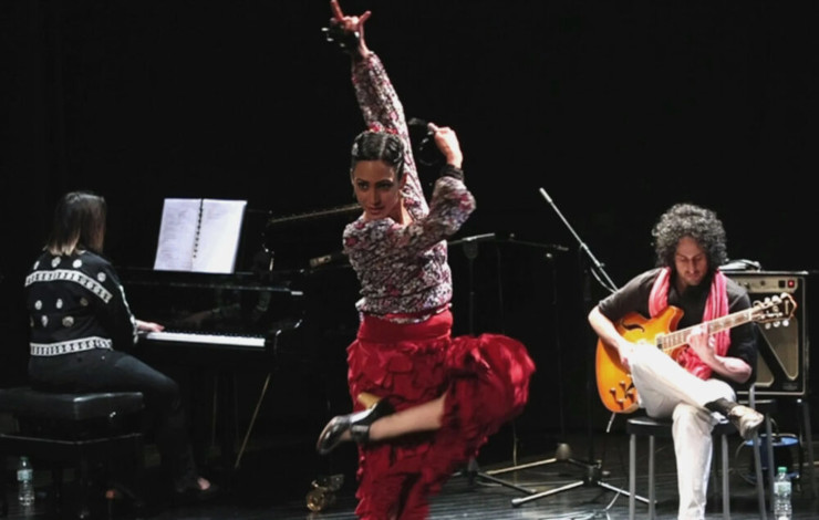 mujer bailando flamenco, una de las actividades de la agenda cultural de octubre de Arganzuela