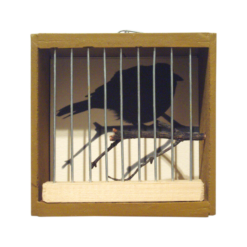 Pintura de un pájaro negro dentro de una pequeña jaula