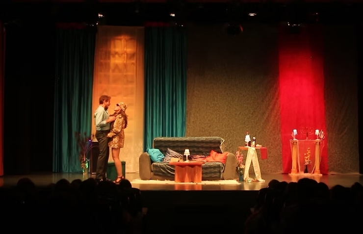 La Compañía Azares Teatro en 'Un muerto con mucha salsa'