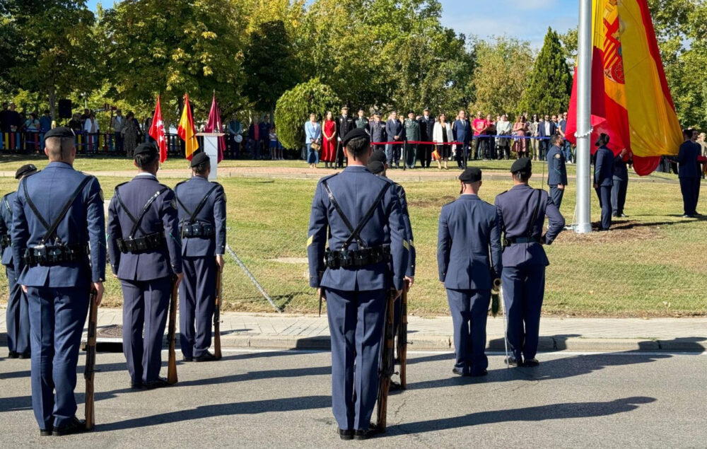 Izado de Bandera en Barajas