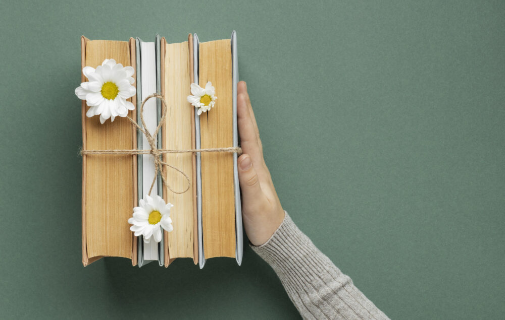 Libro con unas margaritas