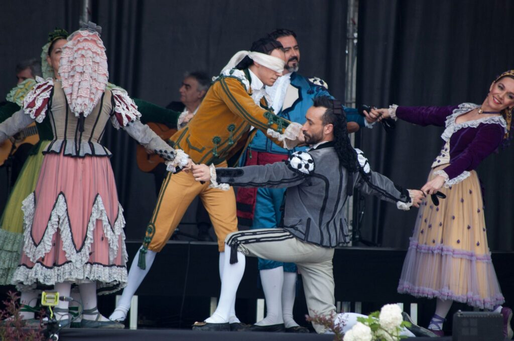 Actuación del grupo folklórico Villa de Madrid