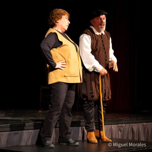 Integrantes de la compañía Decroly en escena