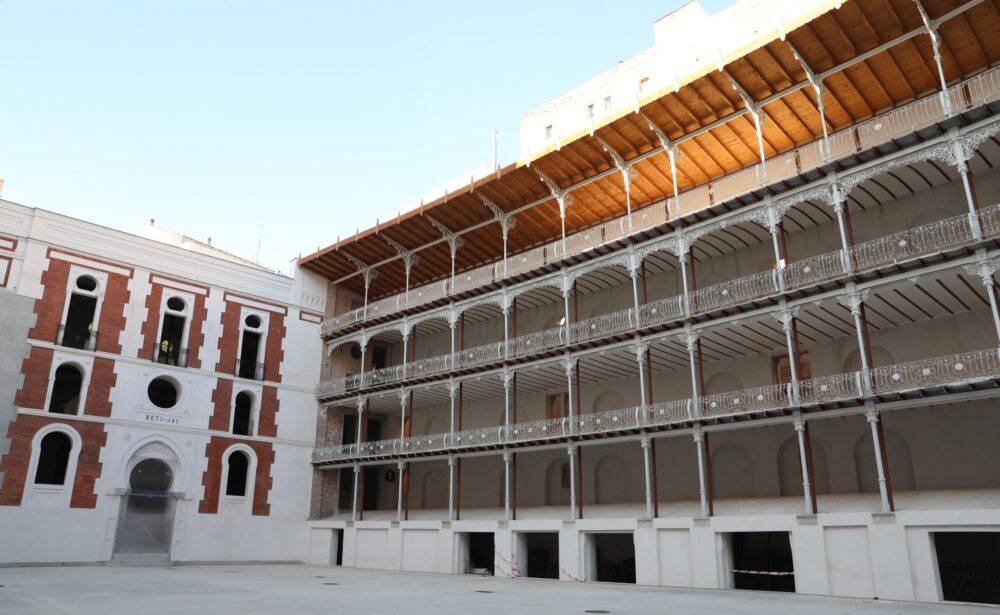 Vista interior del frontón Beti Jai