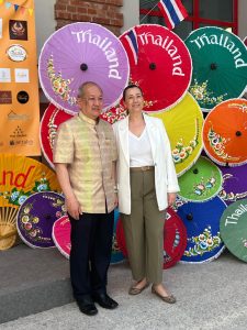 Fiesta del año nuevo tailandés. La concejala de Chamartín con el embajador de Tailandia en España