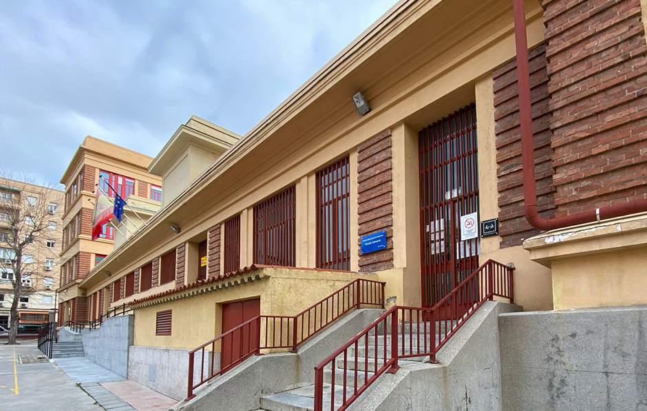 Exterior del Centro de Mayores Nicolás SAlmerón