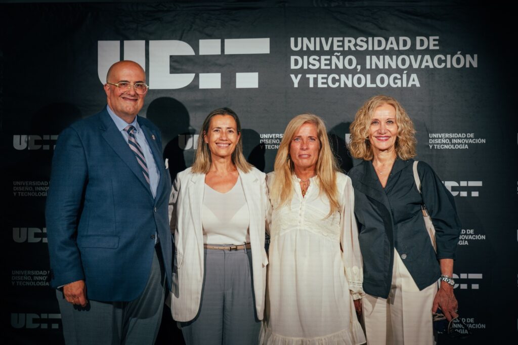 posado de autoridades en un photocall