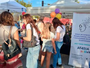 Un grupo de jóvenes durante la jornada de Chamartín se mueve