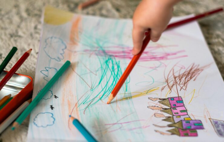 niña pintando, una de las actividades de la agenda cultural