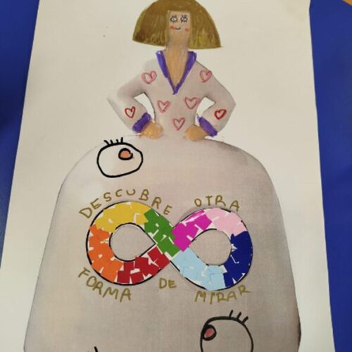 Niños diseñando la decoración de la menina