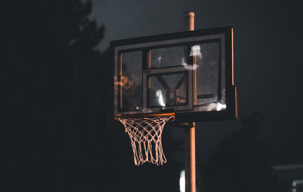 Fotografía de una canasta de noche