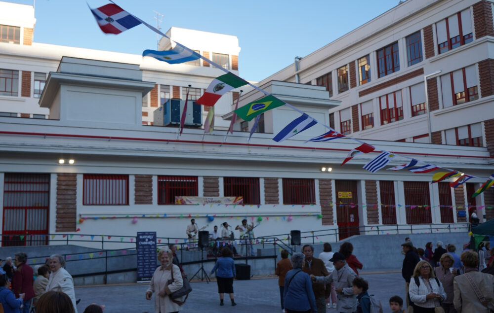 Los mayores de Chamartín celebran el Día de la Hispanidad