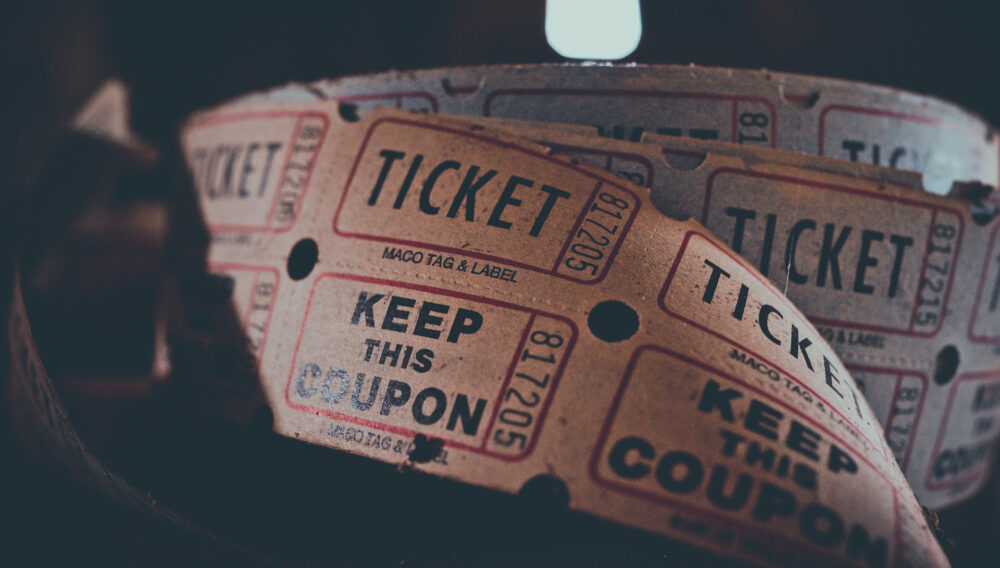 Imagen ilustrativa del tickets antiguos para la agenda cultural de mayo de Chamberí