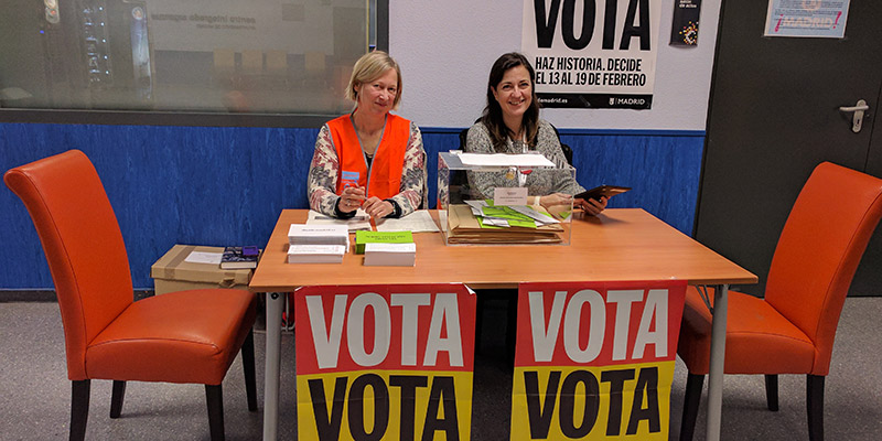 Mesa de votación en el Centro Integrado de Arganzuela