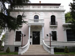 Escalera principal de la Junta Municipal de Hortaleza