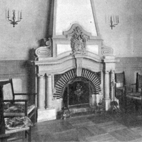 Detalle de la chimenea del salón