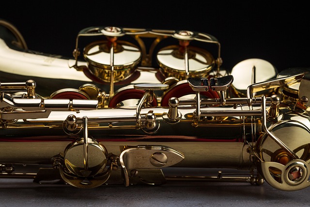 Detalle de un saxofón
