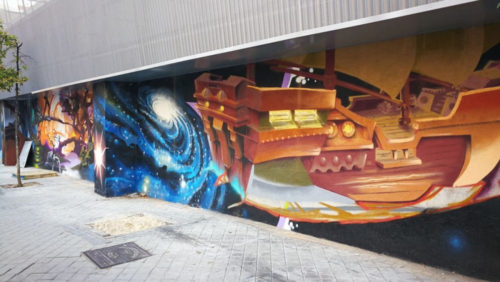 El mercado de Doña Carlota renueva su fachada con arte mural