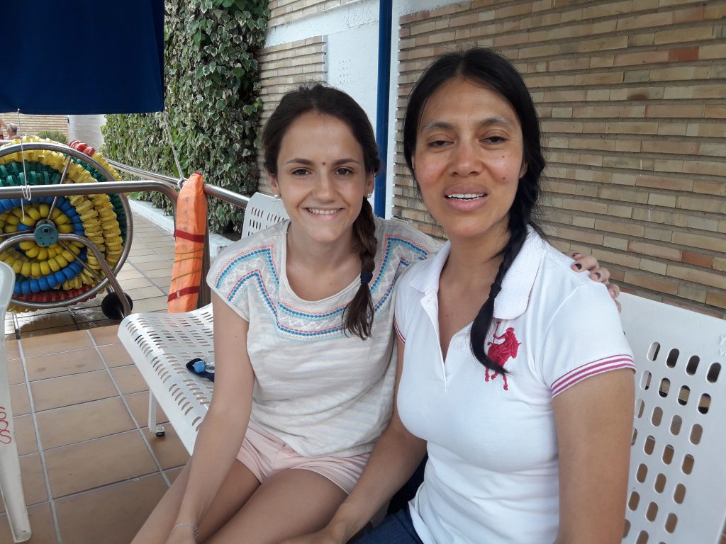 Mediadoras sociales en las piscinas municipales de Puente de Vallecas