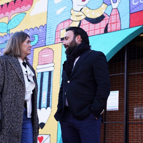 Marta Rivera de la Cruz y Ángel Niño visitan el mural