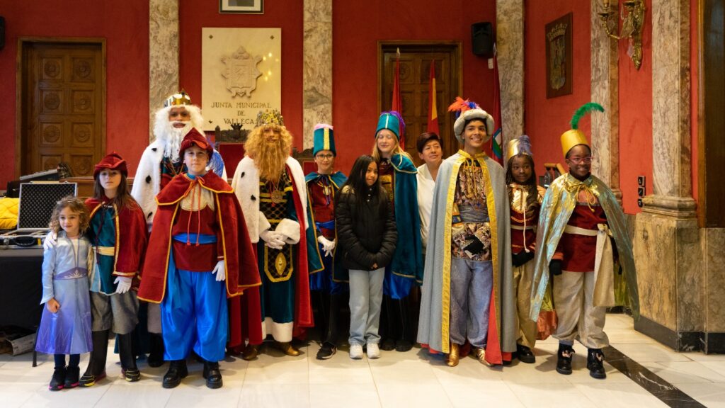Recepción a sus majestades, los Reyes Magos de Oriente, en la sede de la antigua junta municipal