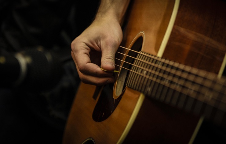 Una guitarra flamenca representa los espectáculos de la agenda cultural de Puente de Vallecas
