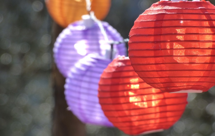 Farolillos de colores en Palomeras