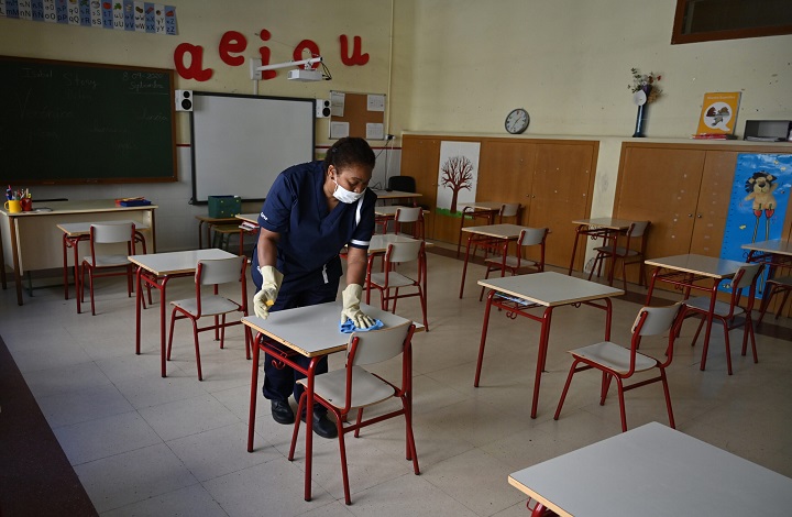 Refuerzo de limpieza y desinfección en los colegios públicos de Retiro –  Retiro