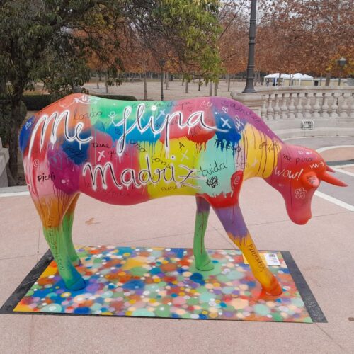 Esculturas con forma de vaca decoradas por artistas