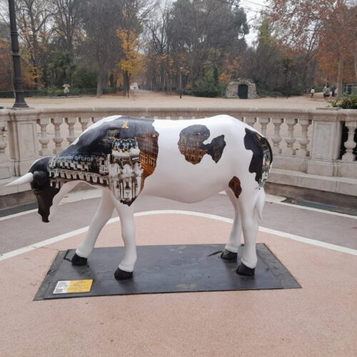 Esculturas con forma de vaca decoradas por artistas