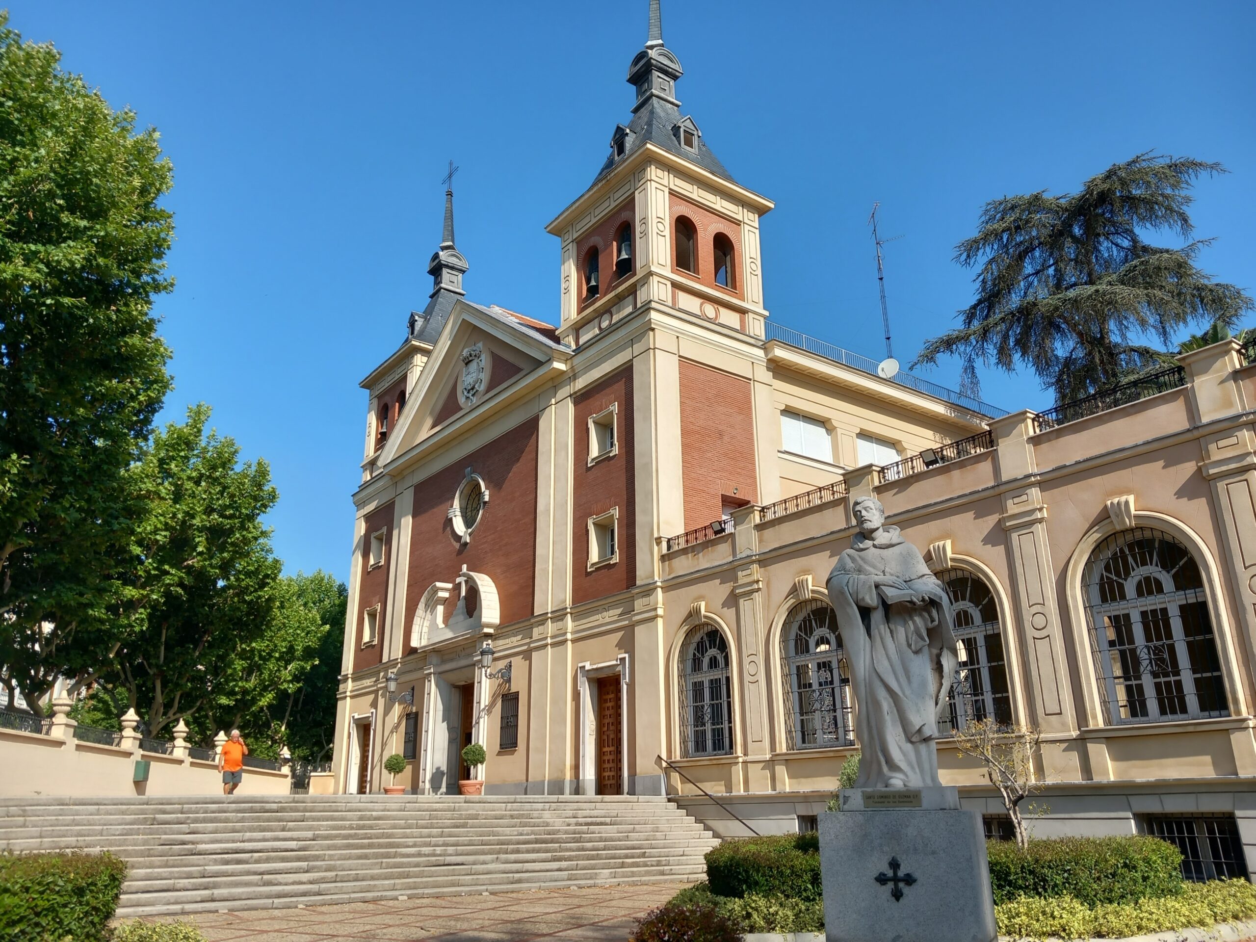 Fachada principal de la Basílica de Nuestra Señora de Atocha