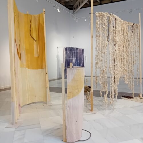 Exposición Urdir: convivencias en Casa de Vacas