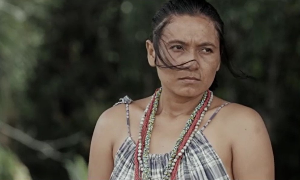 Primer plano de mujer indígena warao