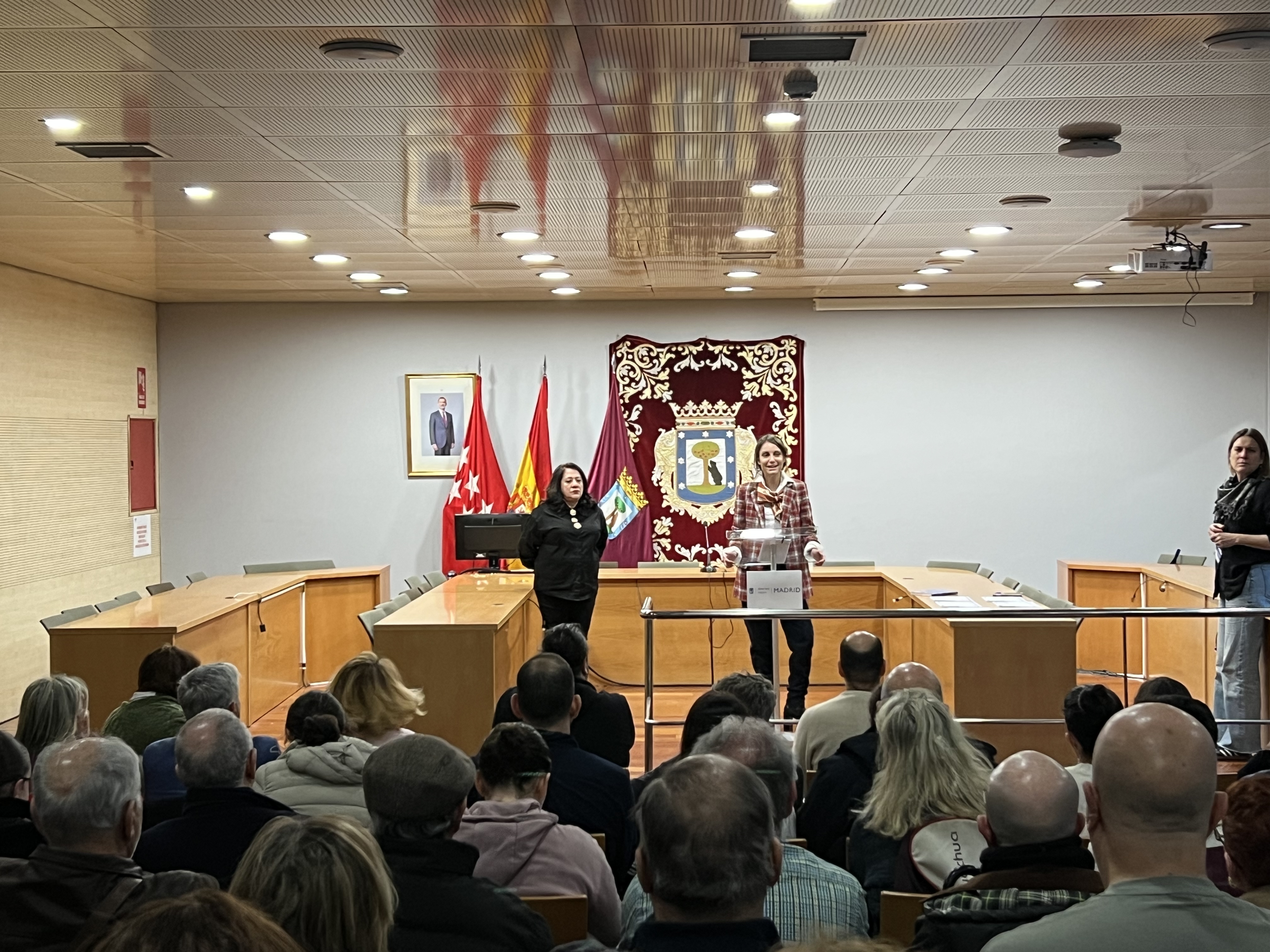 personas asistentes a la entrega de premios del I Certamen Fotográfico de Retiro