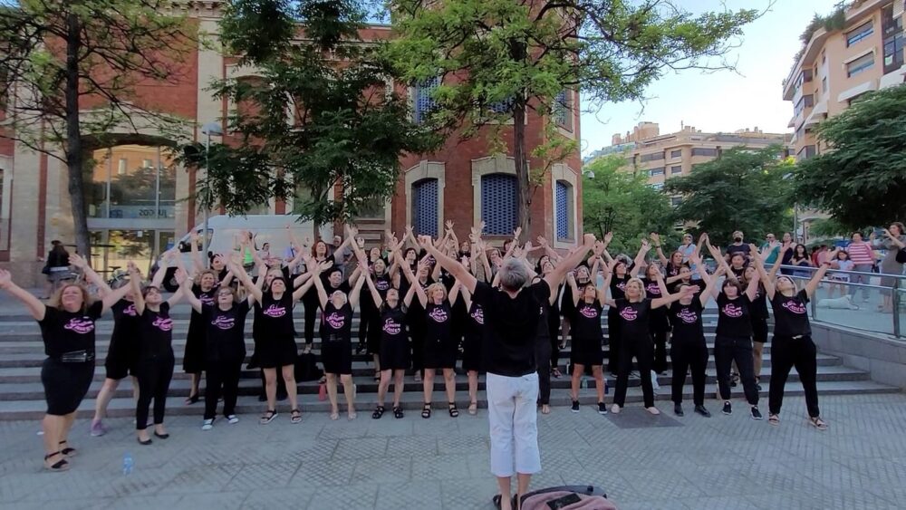 Coral Singing Ladies