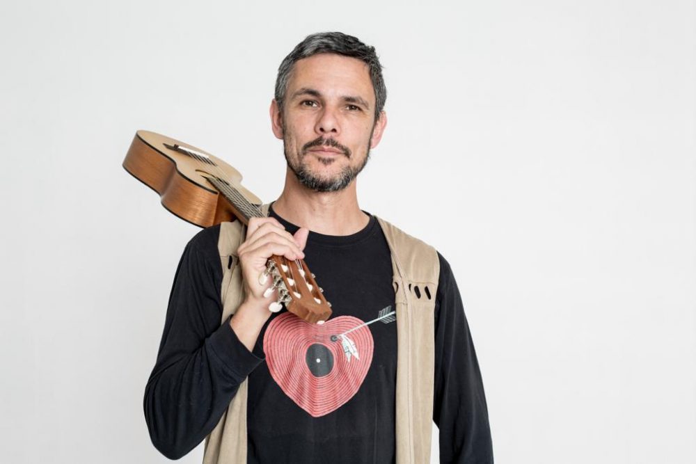 Cantante de 'Yo soy ratón' con su ukelele