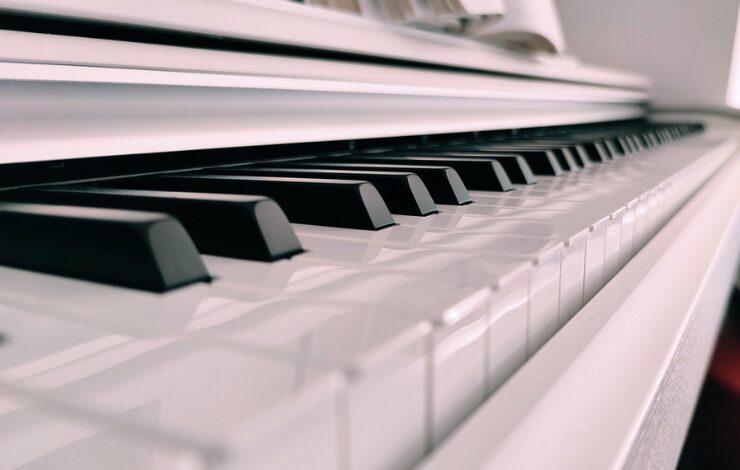 Uno de los planes dentro de la agenda cultural del fin de semana en el distrito Salamanca es un concierto de piano. Imagen de las teclas de un piano