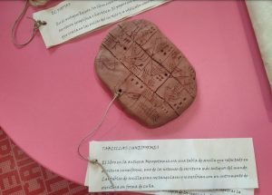 Tablilla con escritura cuniforme de la antigua Mesopotamia