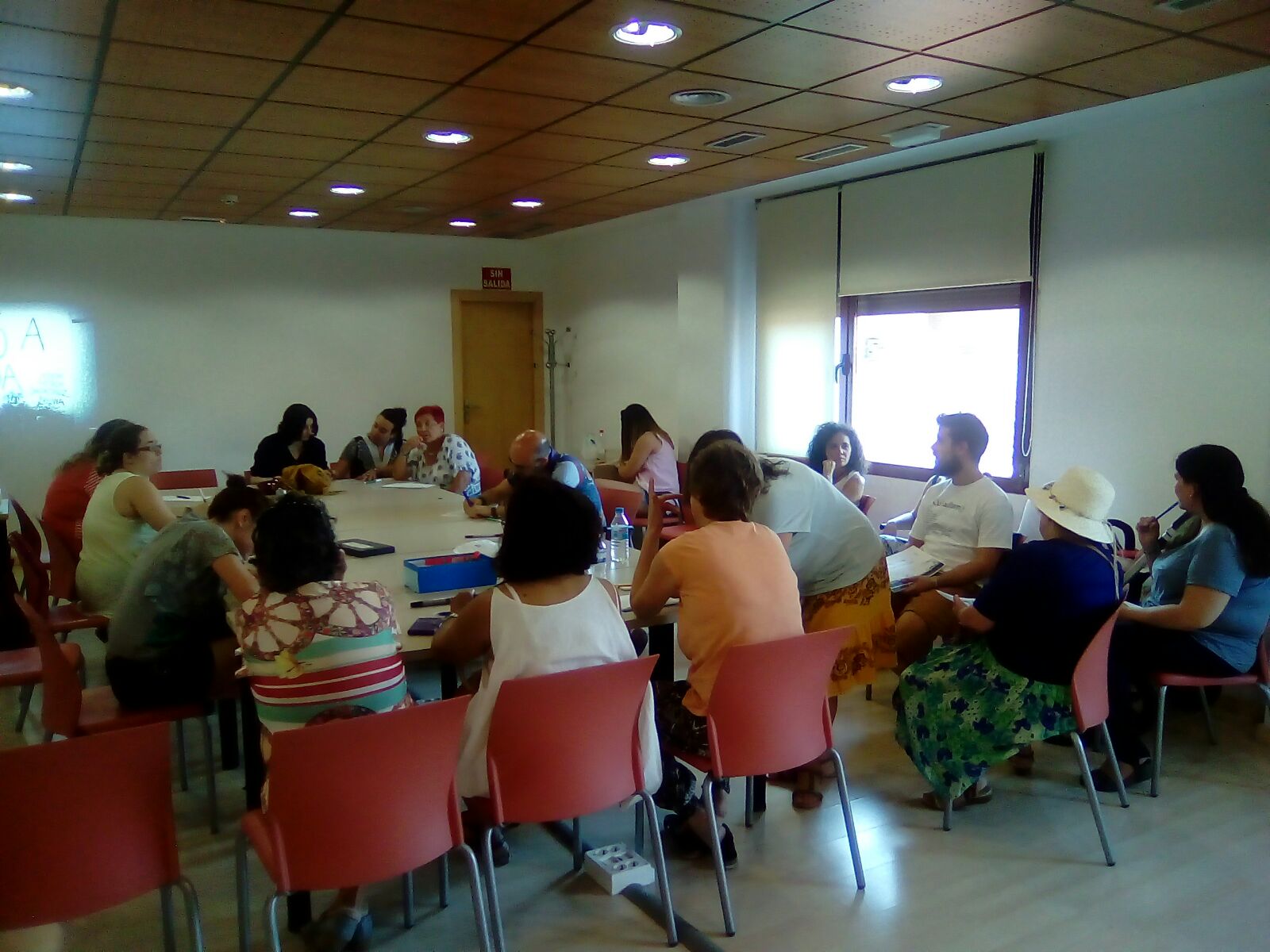 reunión de Acción Poética Vicálvaro en el Centro Social Polivalente