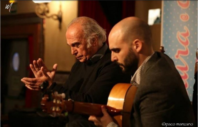 Jesús Chozas acompañado del guitarrista Pablo San Nicasio