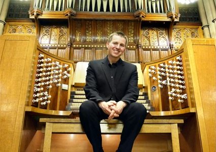 Jonathan Scott en el órgano