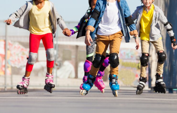niños patinando, una de las actividades de la Semana Europea de la Movilidad