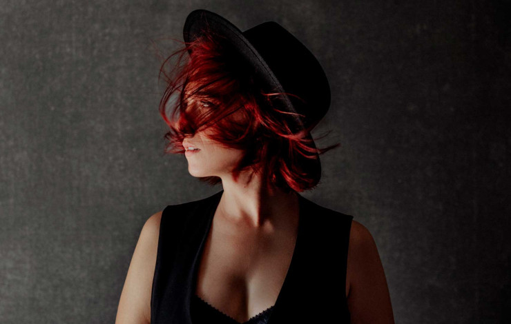 Mujer joven de perfil, una de las artistas de la agenda cultural del 17 al 19 de octubre